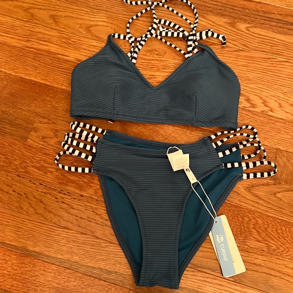 New 2 pc Cupshe bikini swimsuit size small